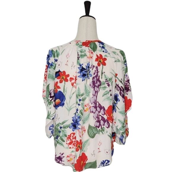 Chelsea & Theodore Bright Floral Flutter Sleeve Scoop Neck Blouse - Picture 4 of 7